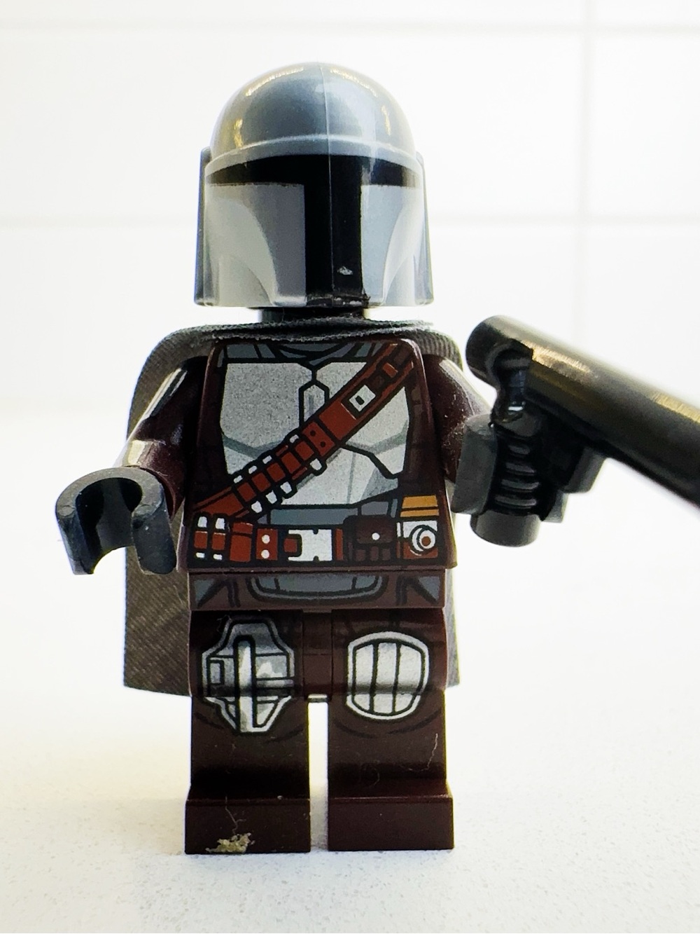 LEGO Minifig - Star Wars - Din Djarin 'Mando' Silver Beskar, Cape - sw1135